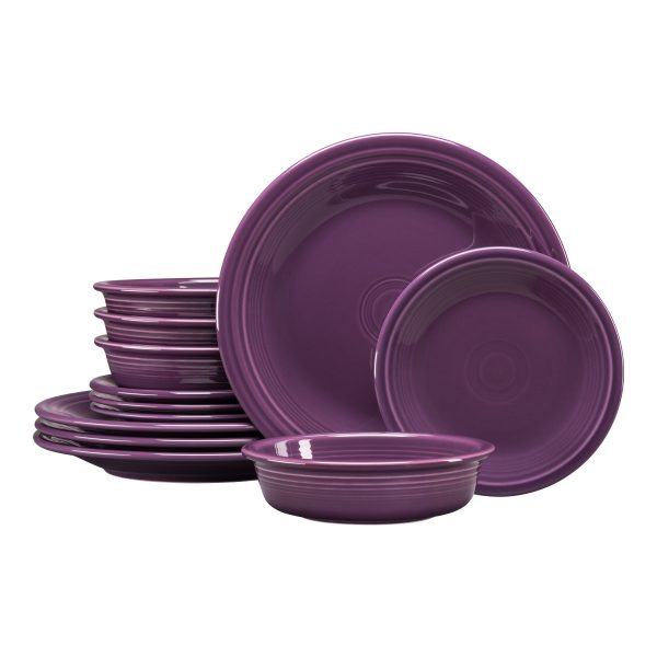 Retired Classic Rim 12-Piece Dinnerware Set, Service for 4 Sale