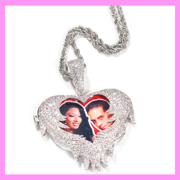 【3-35#】window Heart-shaped Necklace Customizable with photos  for beautiful female and handsome male elegant anniversary birthday For Sale